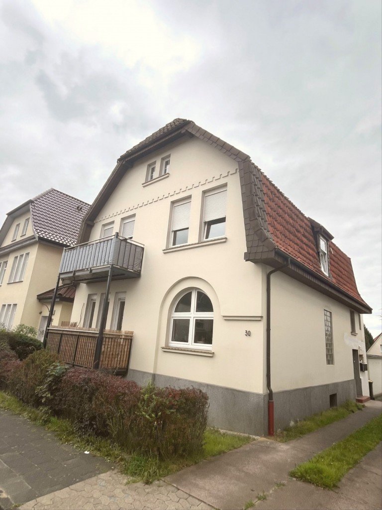 Hausansicht Bad Salzuflen Mehrfamilienhaus Renoviertes 3-FH in sch�ner Lage am Asenberg!