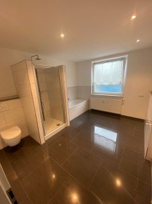 Badezimmer 1 Top Wohnung im EG - und mit viel Platz in Heepen!