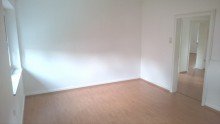 Zimmer vor dem Balkon Zentral, gepflegt und im 1.OG!