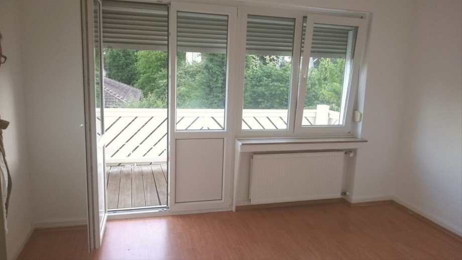 Zimmer zum Balkon Mehrfamilienhaus Bad Salzuflen
